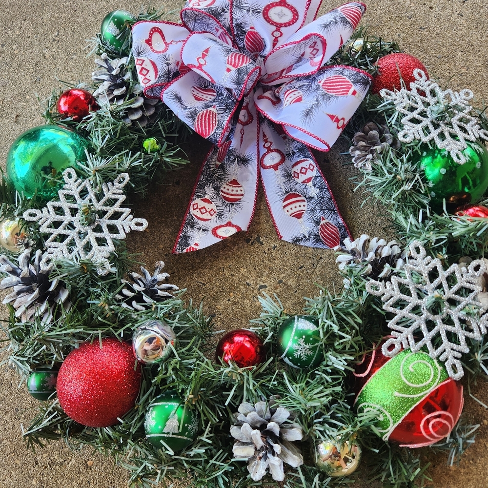 Handmade Festive Glitter Snowflake Christmas Wreath - Picture 6 of 6